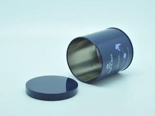 Mažas apvalios skardinės dėžutė